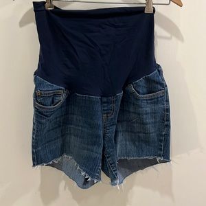 MATERNITY Motherhood cutoff denim shorts.